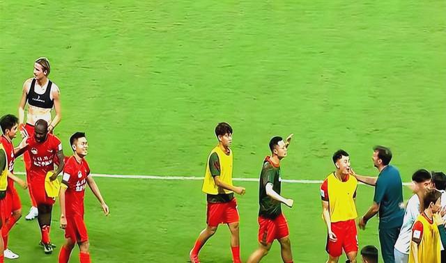 乐鱼体育-梅西巴萨对那不勒斯